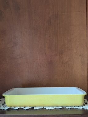 Vintage Pyrex 2 Quart Casserole Dish Yellow #232